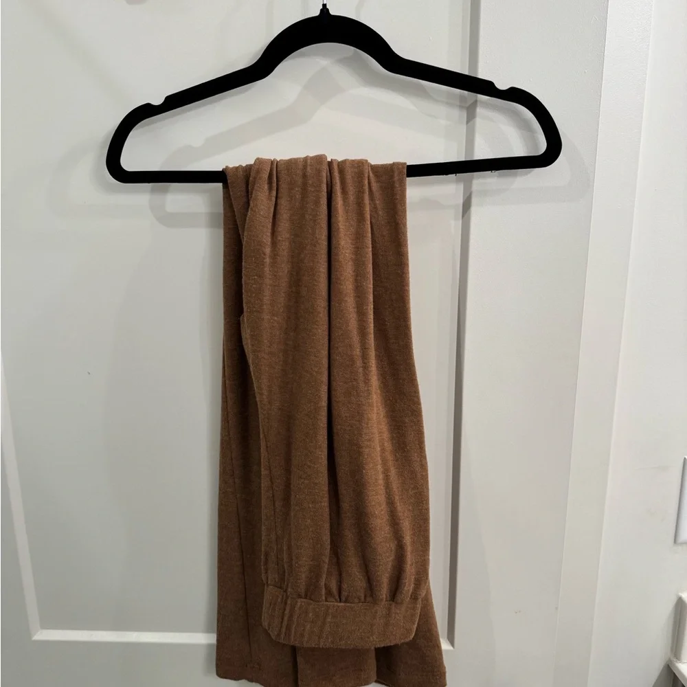 LESET Warm Tan Lauren pleated pocket pants - Picture 3 of 4